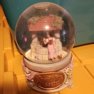 Snow White And The Seven Dwarfs Snow Globe